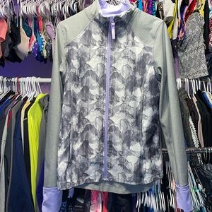 Mondetta grey and silver zip up hoodie size medium like new condition thumb hole